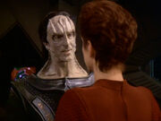 Dukat macht sich an Kira ran