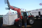 MF 945 Loader IMG 4632