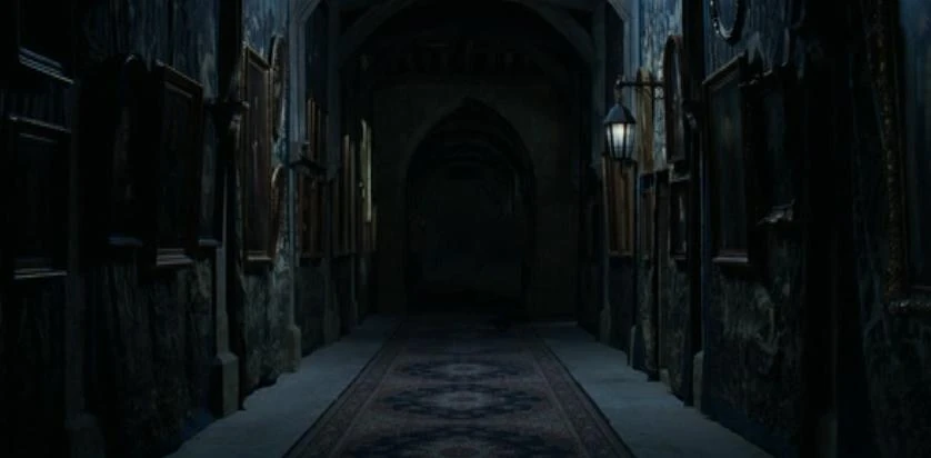 Image - Tapestry Corridor.JPG - Harry Potter Wiki