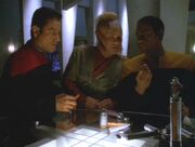Tuvok baut eine Waffe