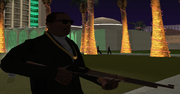 Carl Johnson con un rifle