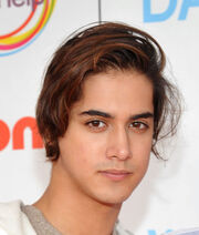 Avan Jogia Nickelodeon Celebrates Largest tyqSbsb8Viul