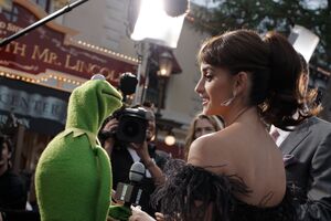 Kermit&PenélopeCruz-(2011-05-09)