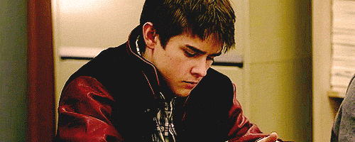 http://static1.wikia.nocookie.net/__cb20130925214356/degrassi/images/d/d1/Campbell_saunders_cutie.gif
