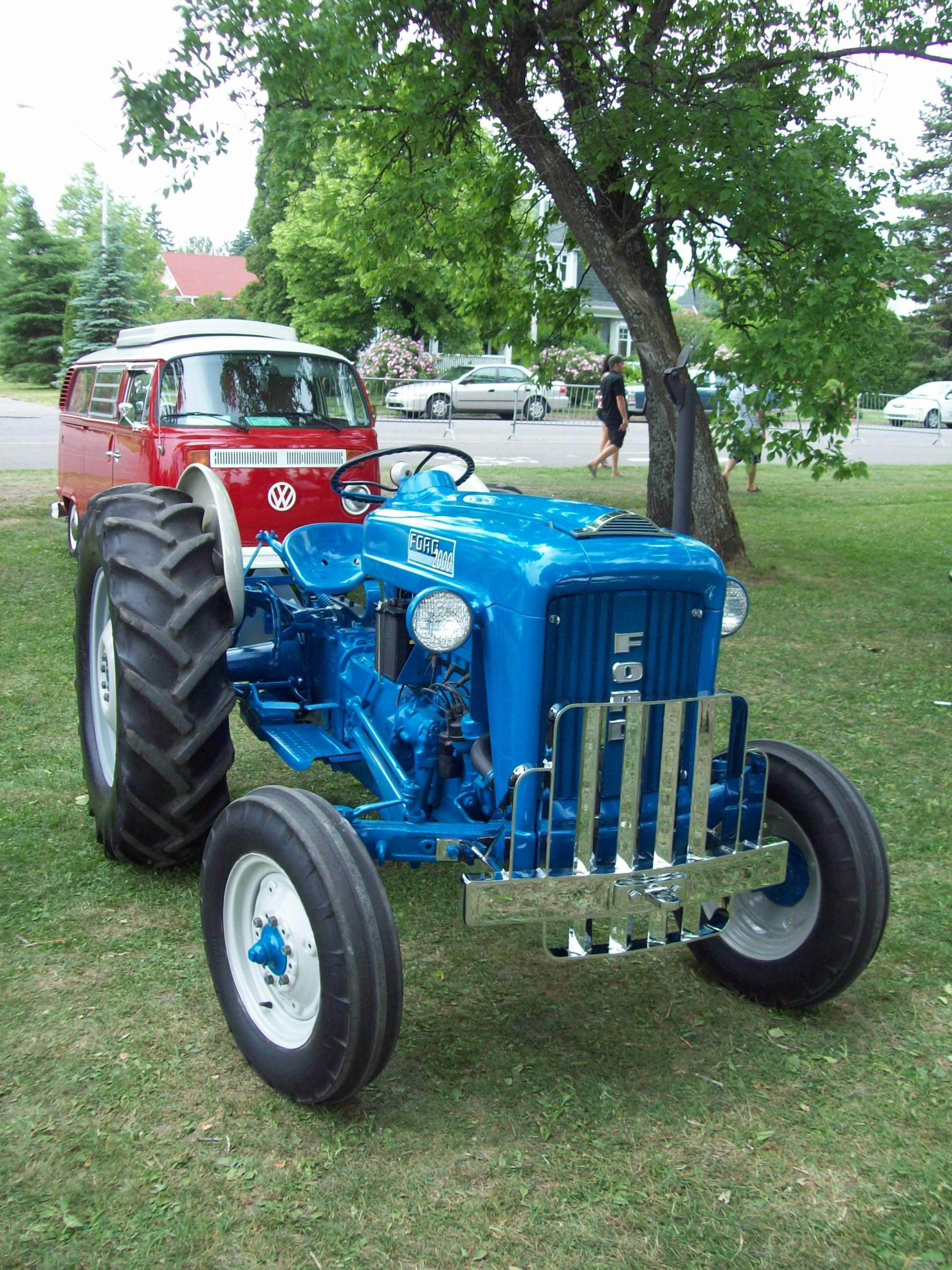 What is the horsepower of a ford 2000 tractor
